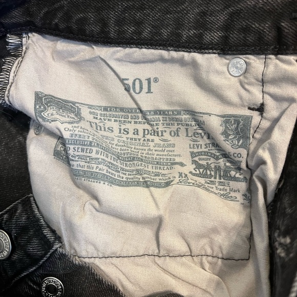 Black Levi shorts - Picture 2 of 4